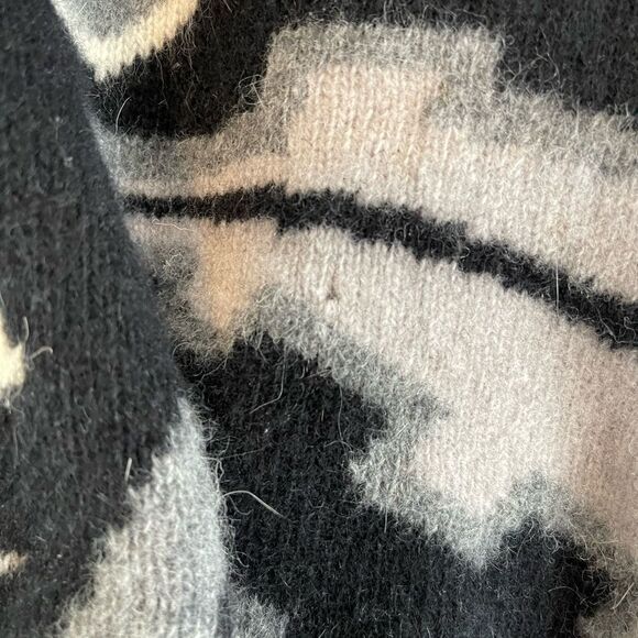 VTG Richard and Company Leaf Print Fuzzy Sweater || SZ L - Picture 4 of 8